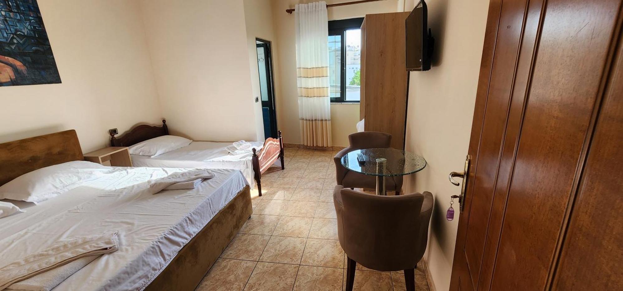 Hotel La Villa Tirana Exterior photo