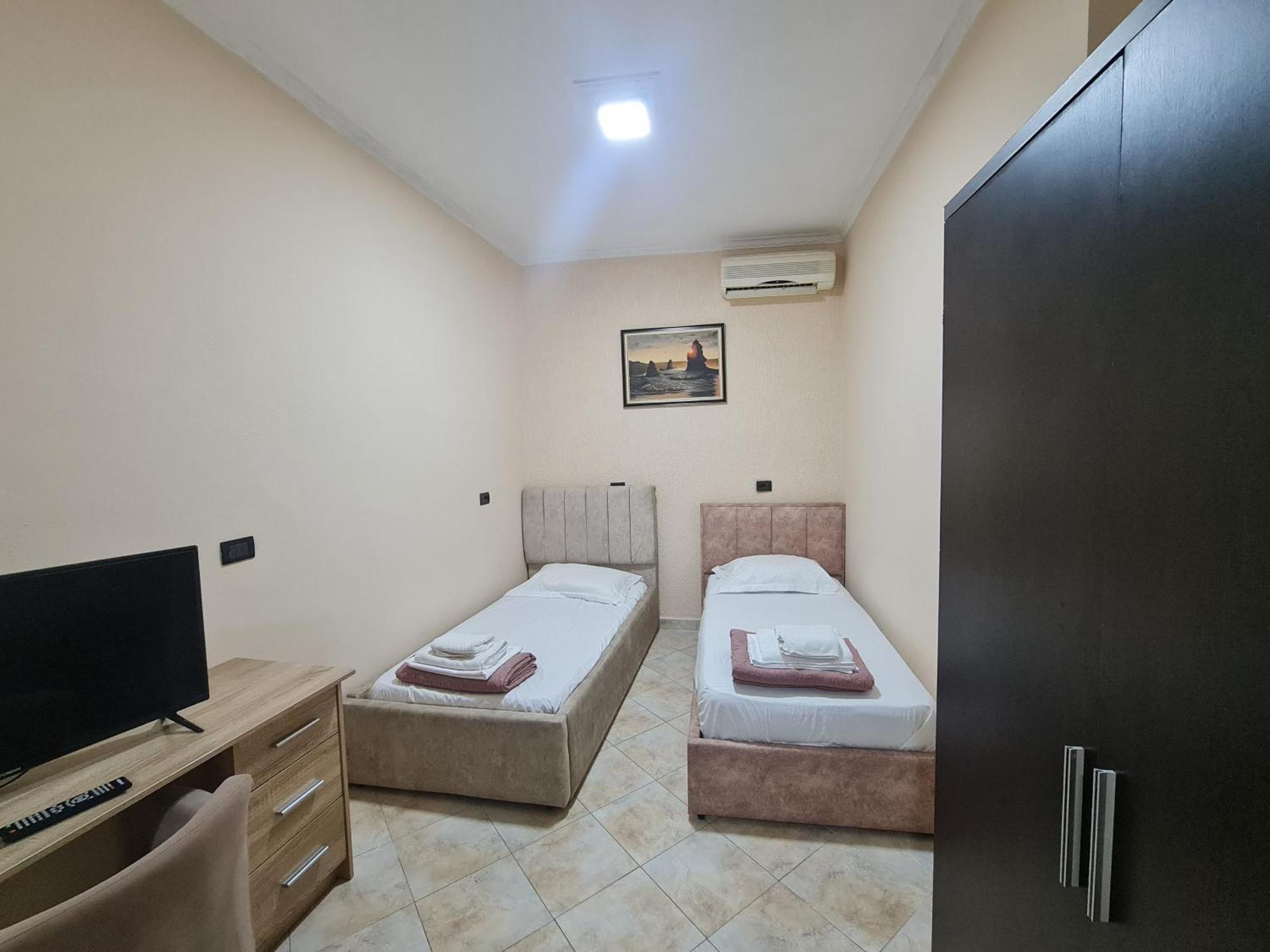 Hotel La Villa Tirana Exterior photo