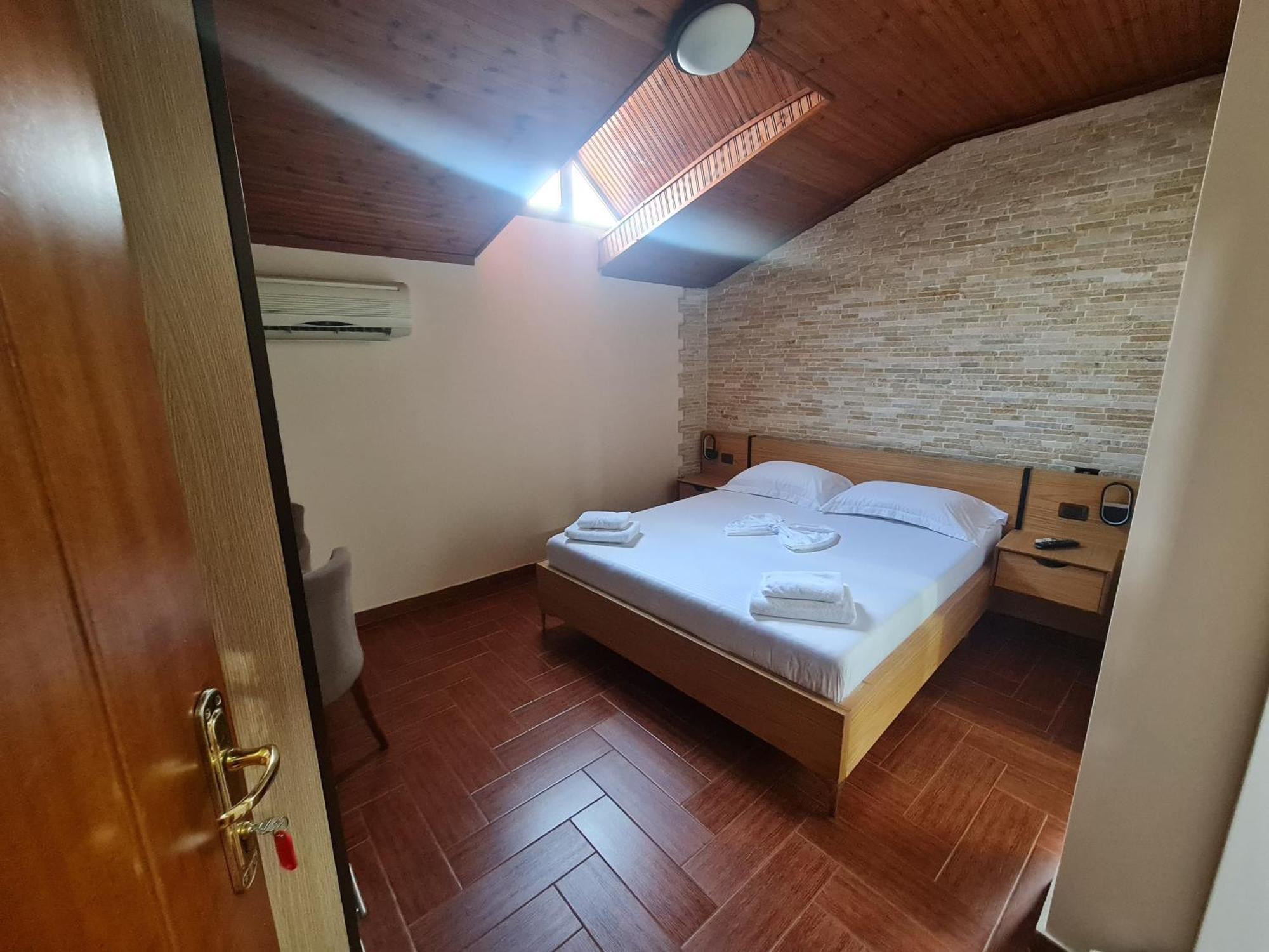 Hotel La Villa Tirana Exterior photo