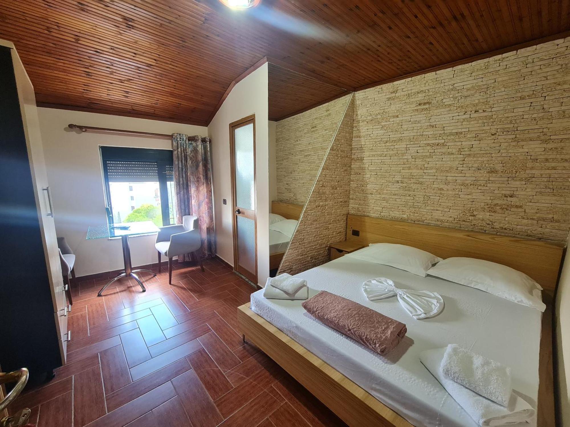 Hotel La Villa Tirana Exterior photo